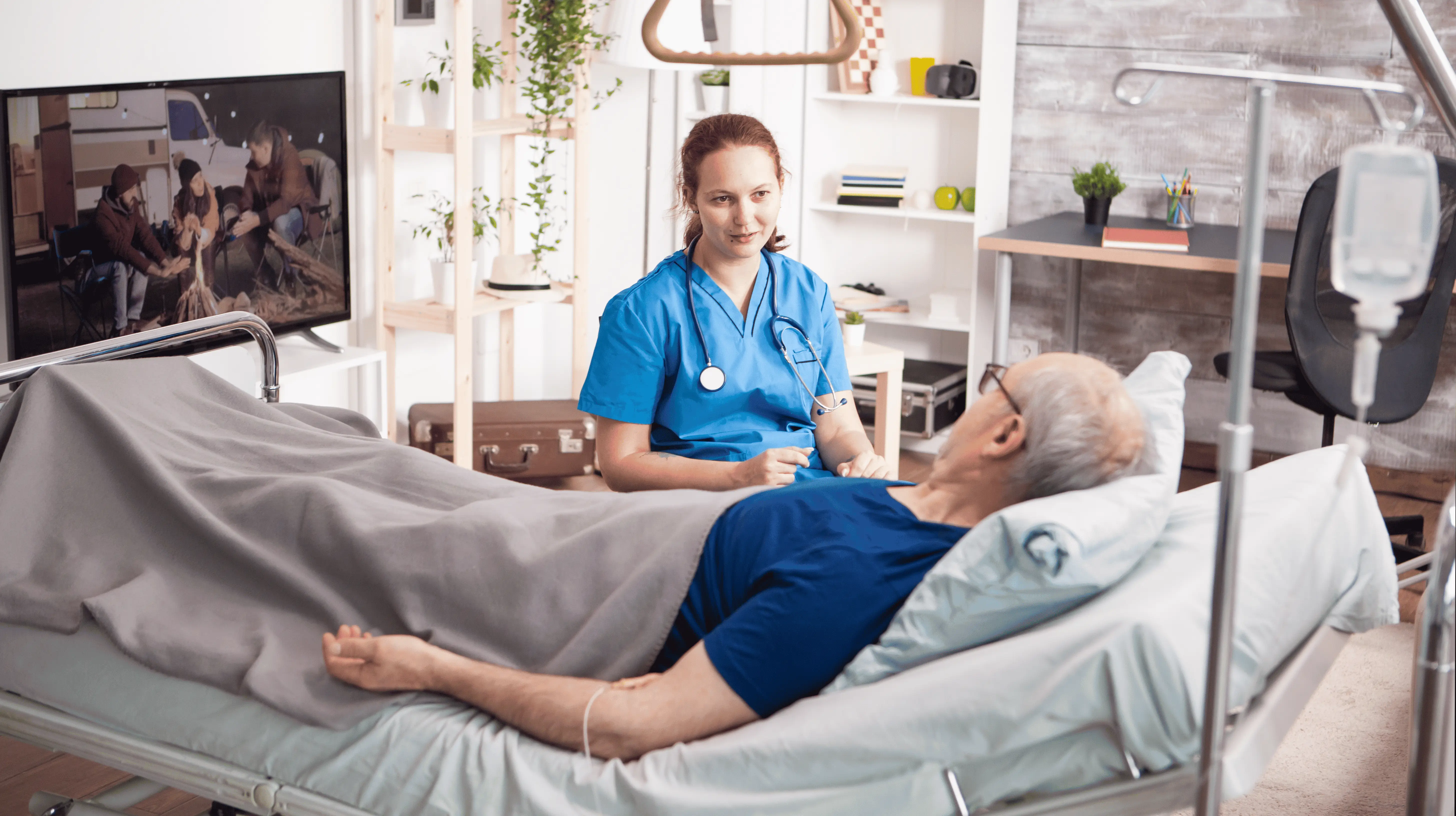 OC HomeCare nurse providing compassionate in-home hospice and palliative care for elderly patients in Orange County, CA